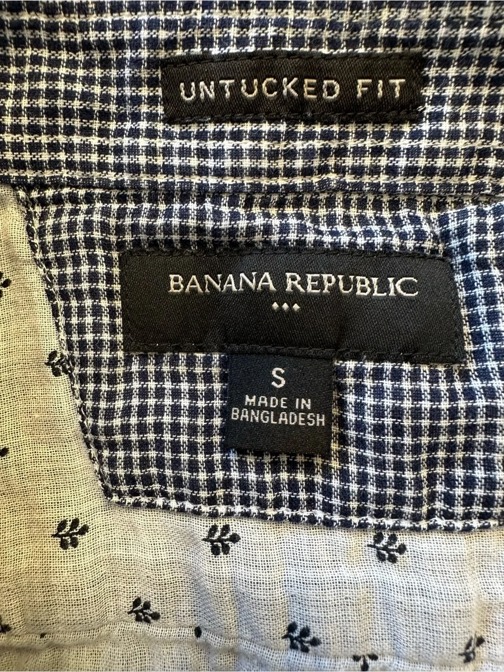 Banana Republic Men's Untucked Fit Button-Down Shirt Small Navy & White Check